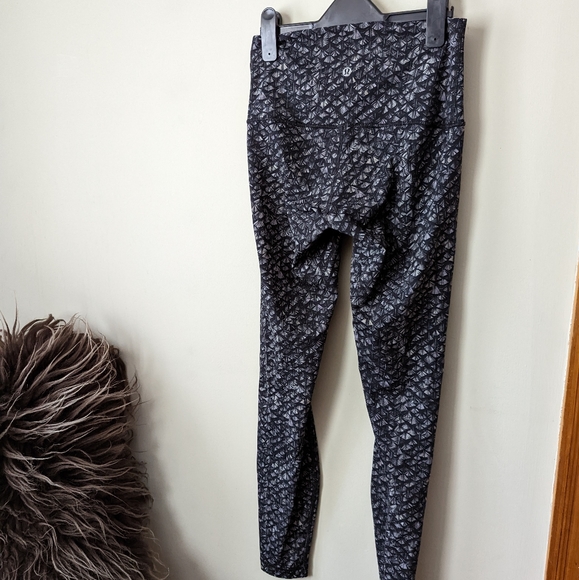 Lululemon Feather Print 28' Leggings - Picture 7 of 10